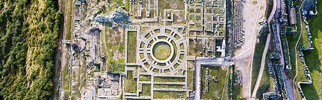 Vista aérea de las ruinas de Sacsayhuamán, Cuzco, Perú