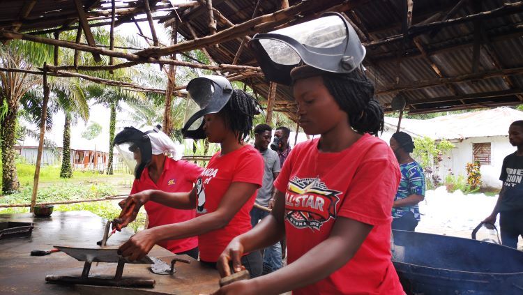 Prize-winner turns plastic waste into bricks in Sierra Leone