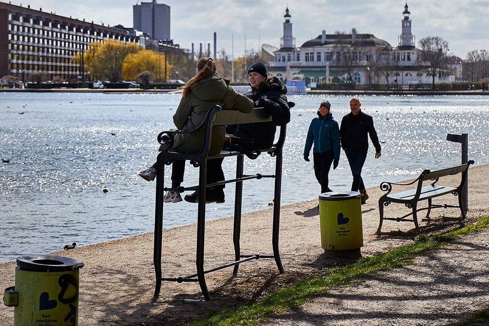 Copenhagen city benches make sea level rise point