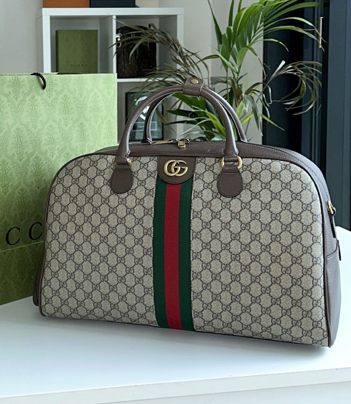 Statussymbol oder Reisewerkzeug? Was die Gucci Savoy Reisetasche für Unternehmer wirklich taugt