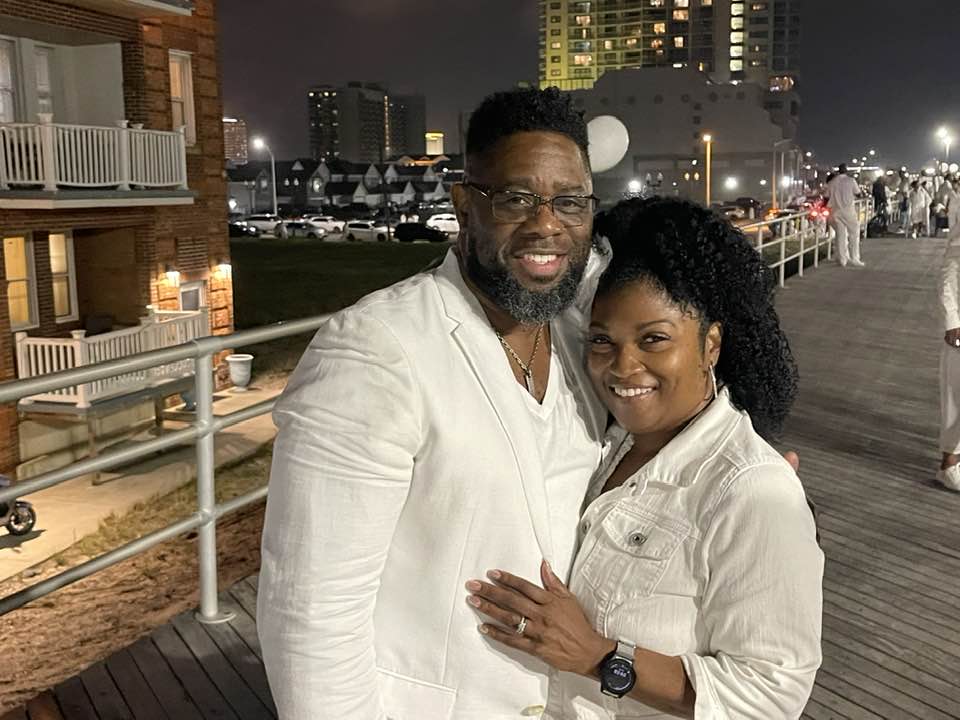 Mike (Left) and Erin (Right) Holloway enjoy Le Diner en Blanc for the first time in Atlantic City. Photo Credit: Mark Tyler