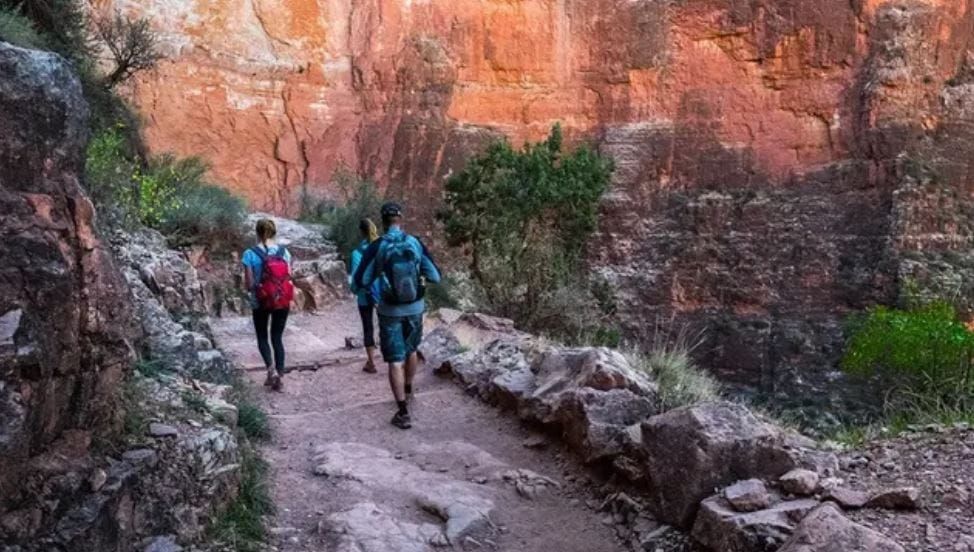 5 budget-friendly ways to travel this summer