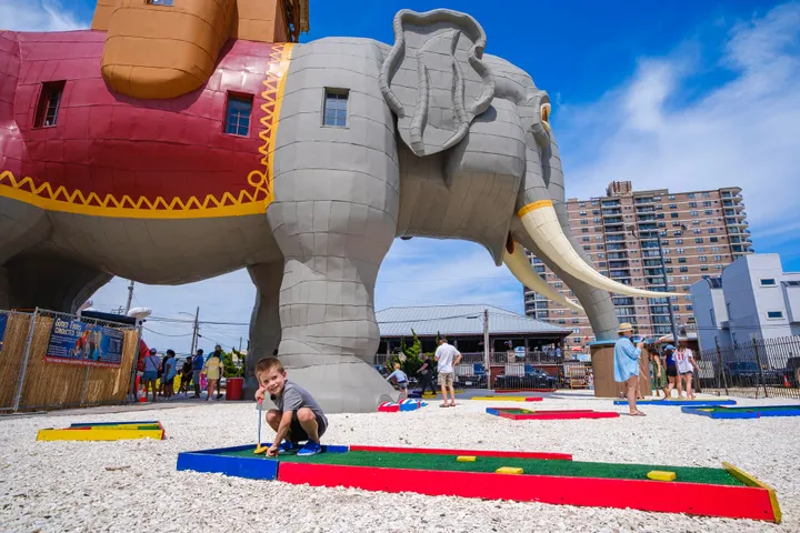Lucy the Elephant Celebrates 145th Birthday in Margate: Photo Gallery