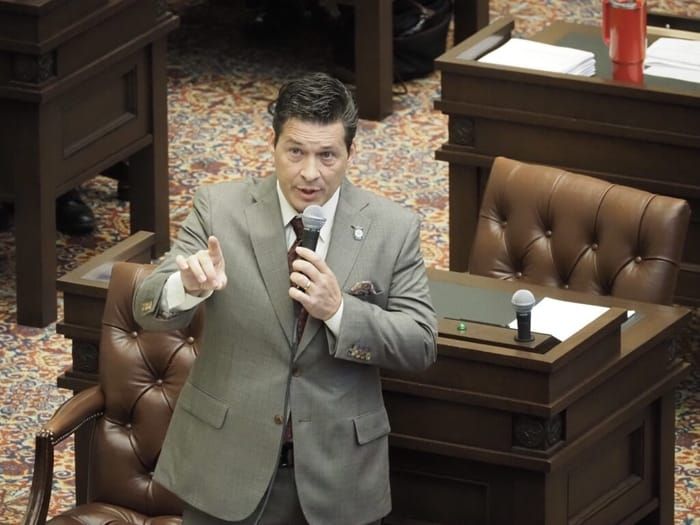 Okla. lawmaker moves to ban colleagues from drinking alcohol while working