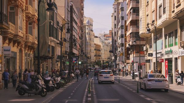 Le regard français : castillan, valencien et le franglais qu'on finit par parler
