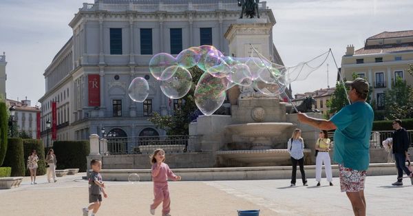 Le regard français : les enfants partout, la fête et le bruit