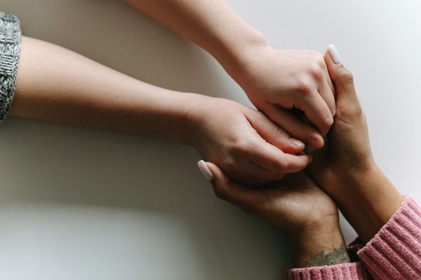 Violences faites aux femmes et aux enfants : l'Espagne, une loi pionnière et des moyens réels