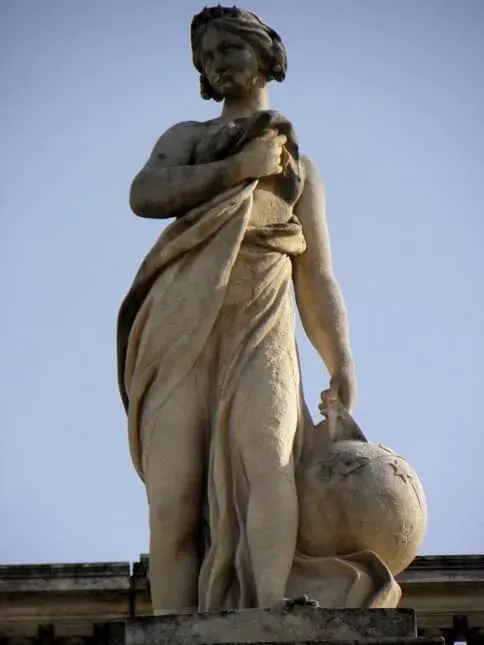 statue uranie