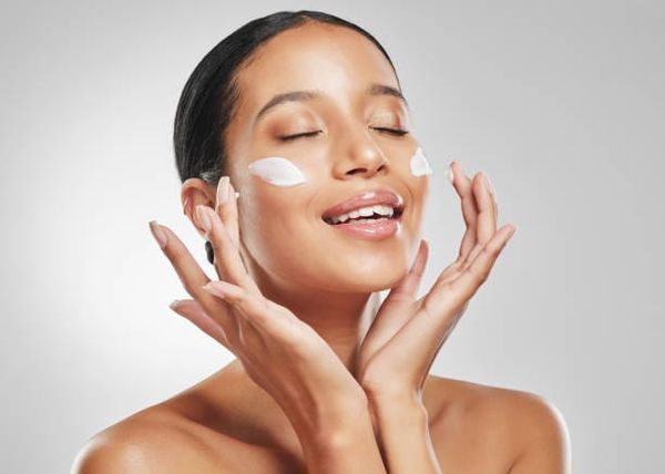 Report: You Will Never Experience Ecstasy of This Woman Applying Sunblock