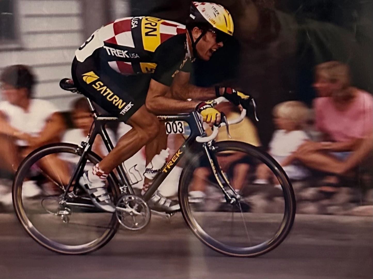 Norm Alvis racing in Saturn kit
