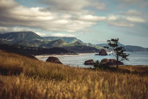 Scenic image of a mountainous coastline