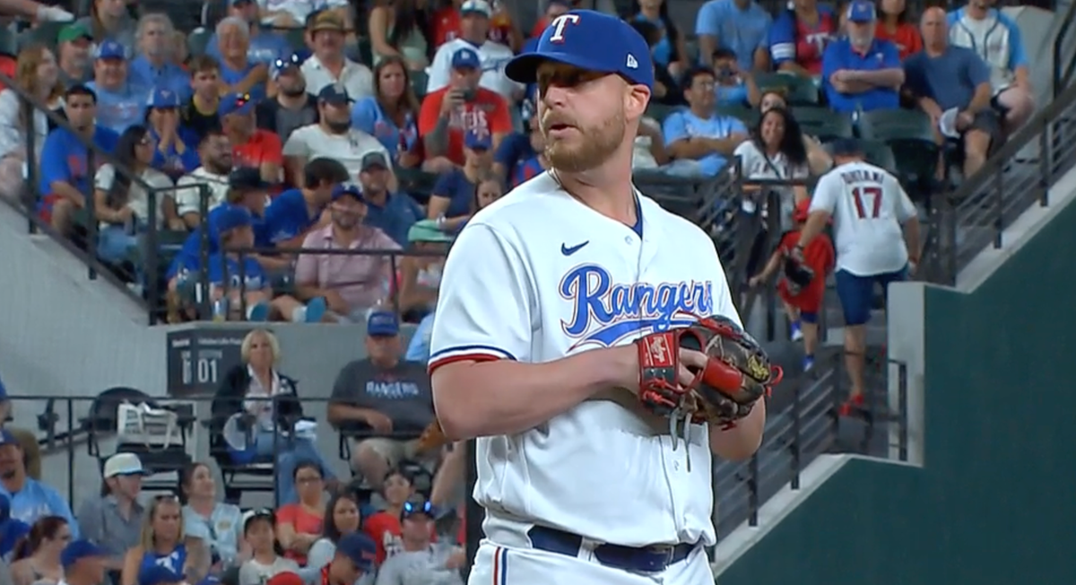 Royals reuinte with a reliever