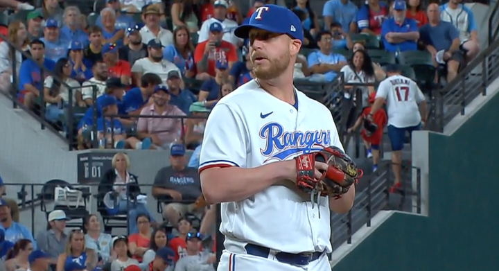 Royals reuinte with a reliever