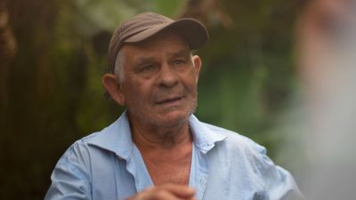Die Menschen, die mithilfe eurer Suchen in Brasilien Bäume pflanzen
