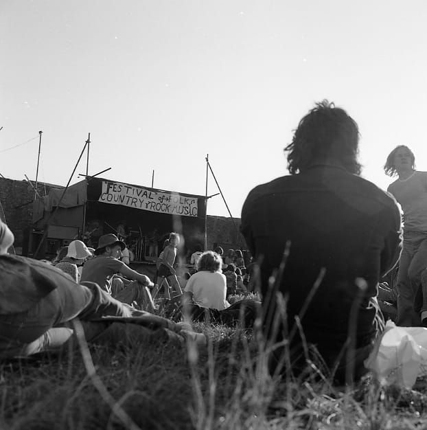 VEF 50: « Elles sont restées dans le noir pendant 50 ans » : photographies des premiers Vale Earth Fair dénichées en Australie