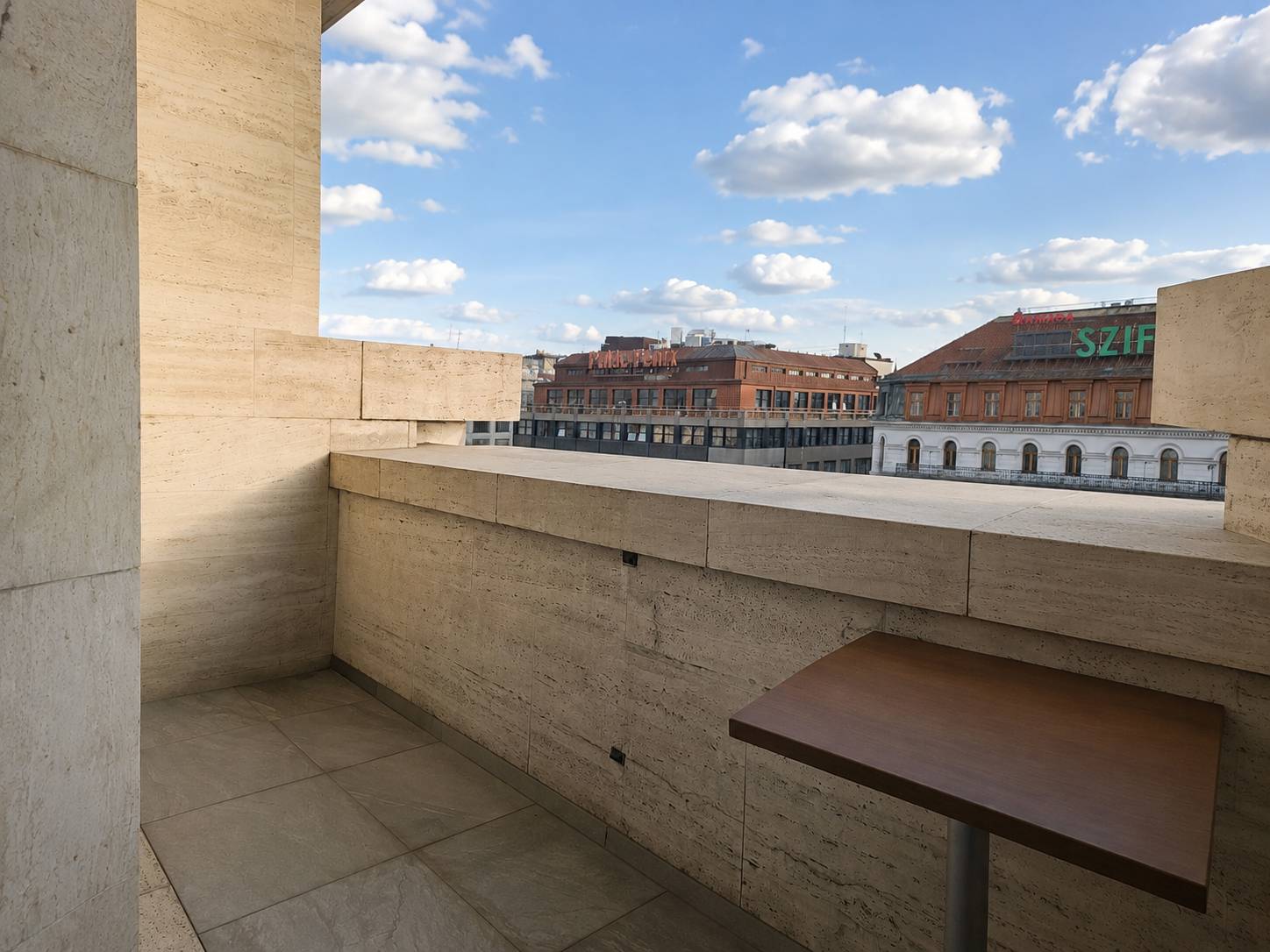 Balkon mit Potenzial aber ohne wirklichen Nutzen