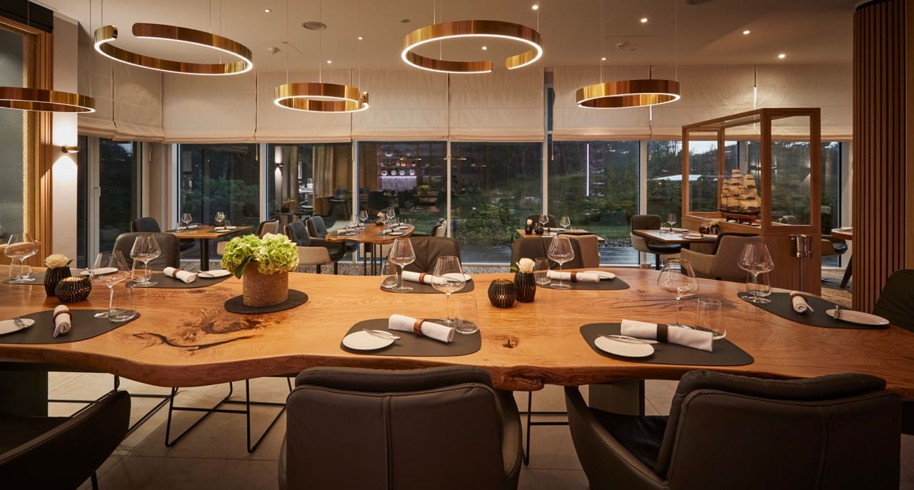 Ostseelounge relocated from sister property Strandhotel Fischland to Dünenmeer in 2025. The move was intended to make fine dining an integral part of the hotel's new identity.