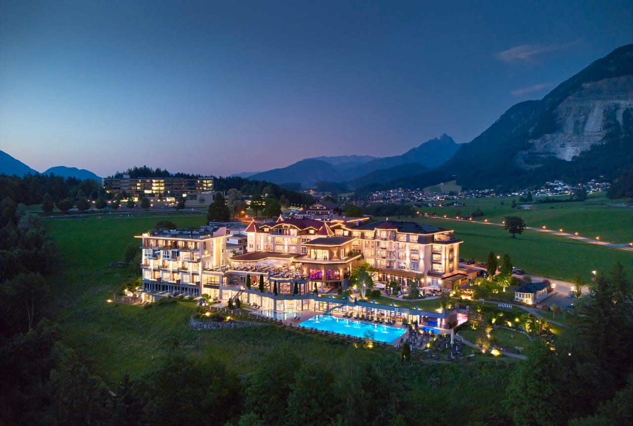 Das Panorama Royal in Bad Häring: Aus dem 2003 eröffneten Hotel entwickelte sich ein umfangreiches Wellnessresort, dessen Ausrichtung heute durch Peter Mayers Philosophie „Our Way of Healing“ geprägt wird.