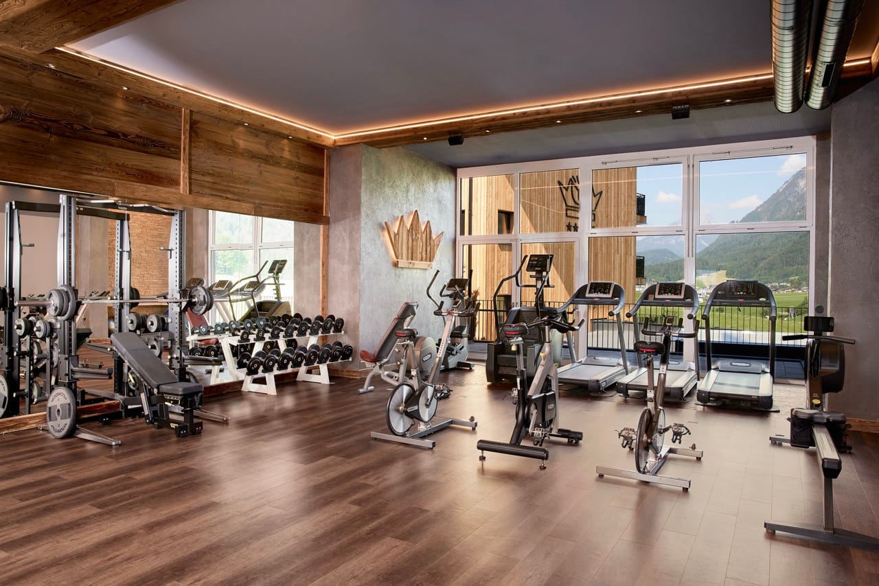 Moderne Fitnessangebote ergänzen die traditionelle Wellnessphilosophie des Hauses. Neben Personal Training und Fitnesschecks bietet das Panorama Royal inzwischen auch passives Intervall-Höhentraining an.