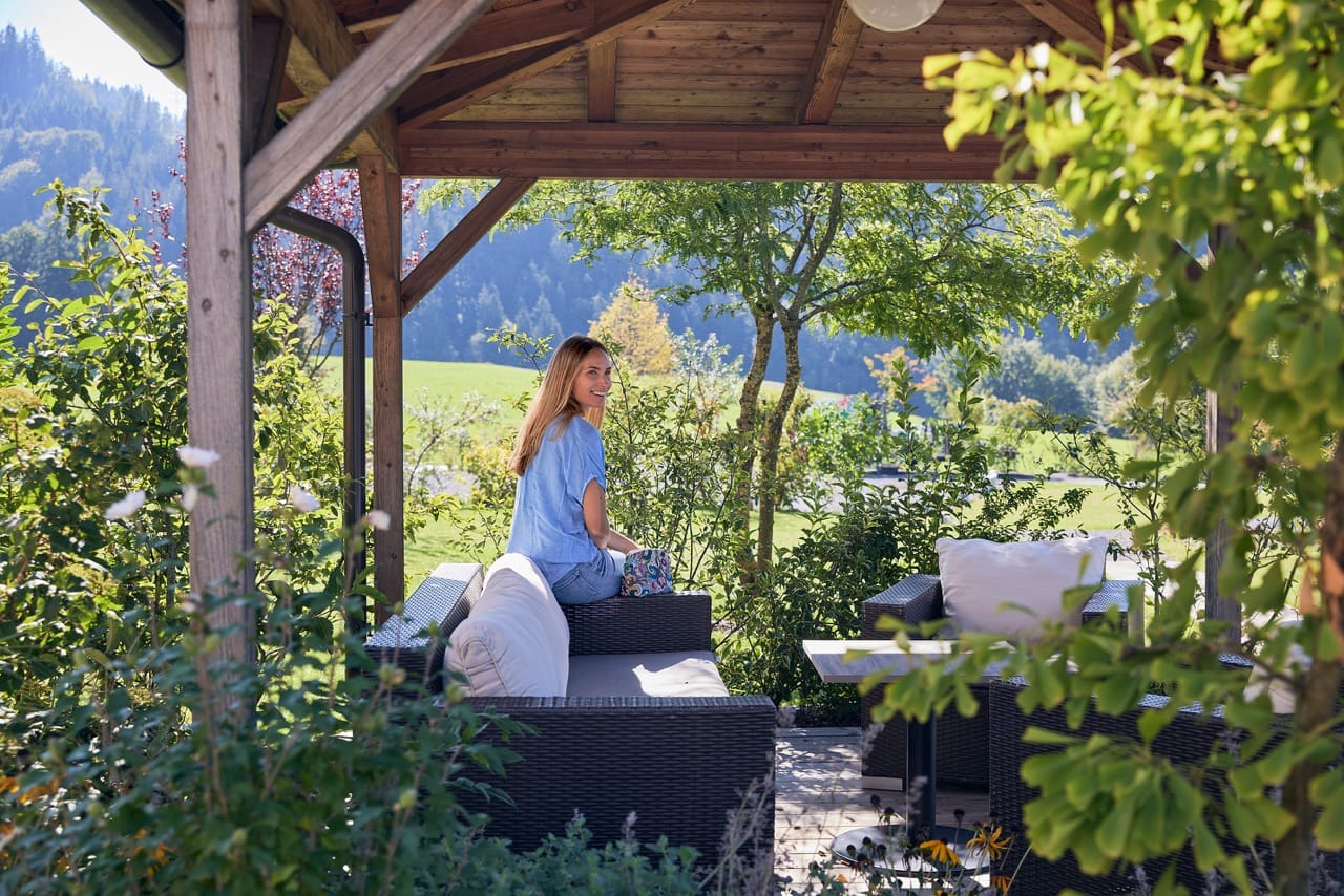Bewusst zur Ruhe kommen: Angebote wie Meditation, Qi Gong und Waldbaden werden nach Beobachtungen von Hotelier Peter Mayer von vielen Gästen als Möglichkeit geschätzt, den Alltag vorübergehend hinter sich zu lassen.