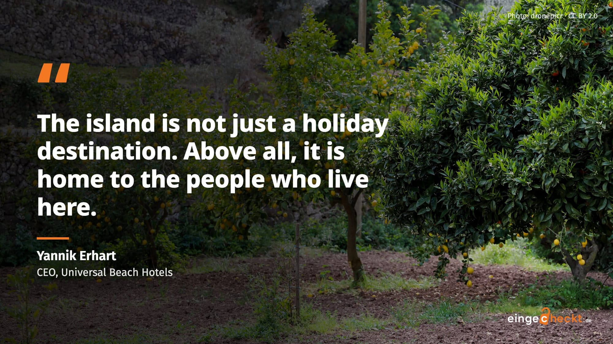 Quote card in front of lemon trees in Valldemossa: “The island is not just a holiday destination. Above all, it is home to the people who live here.” Yannik Erhart