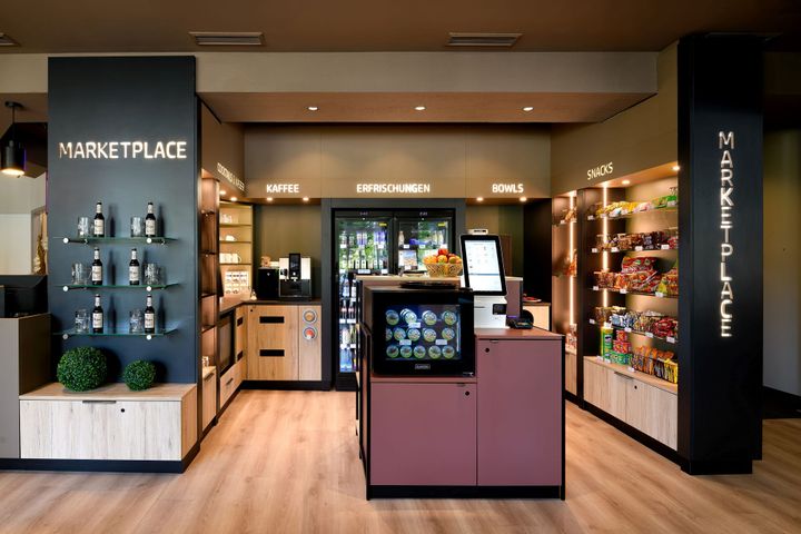 Where a traditional hotel bar once stood, the ibis Paderborn City now features a self-service marketplace accessible around the clock.