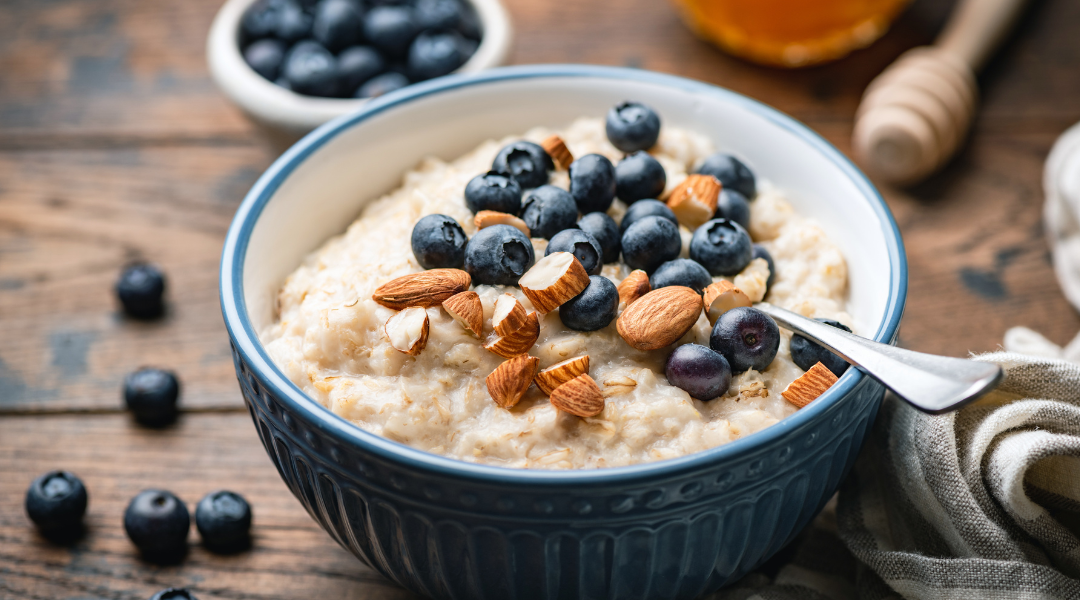 Oatmeal porridge with blueberries, almonds