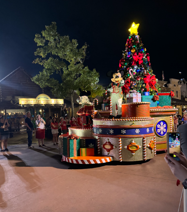 ✨ Mickey’s Very Merry Christmas Party at Magic Kingdom: A Complete Guide (with Tips for Families!)