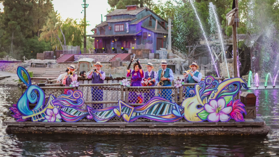 🎺🌟 Feel the Magic with Queenie and the Jambalaya Jazz Band on the Rivers of America at Disneyland! 🌊🎷