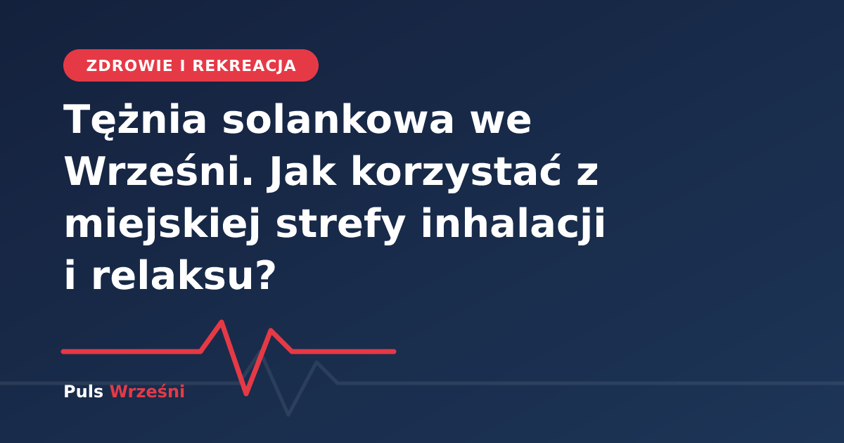 Drewniana tężnia solankowa w parku miejskim wśród zieleni