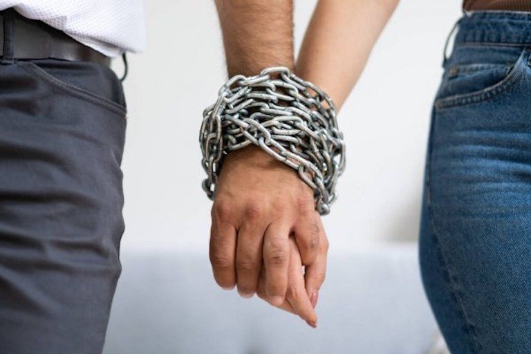 Are You in a Codependent Relationship? The Signs of Codependency