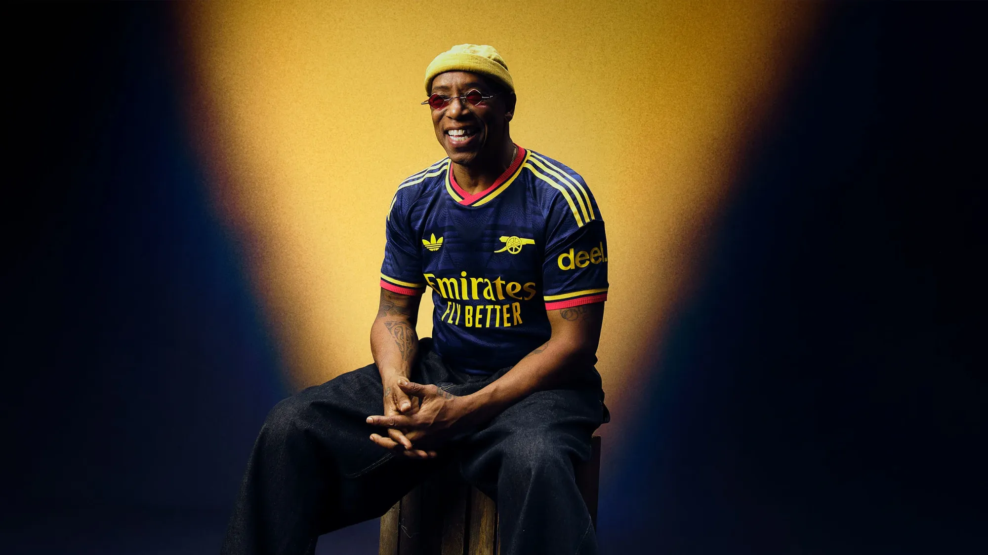 Ian Wright models the new Arsenal 26/27 away jersey | 📸 arsenal.com