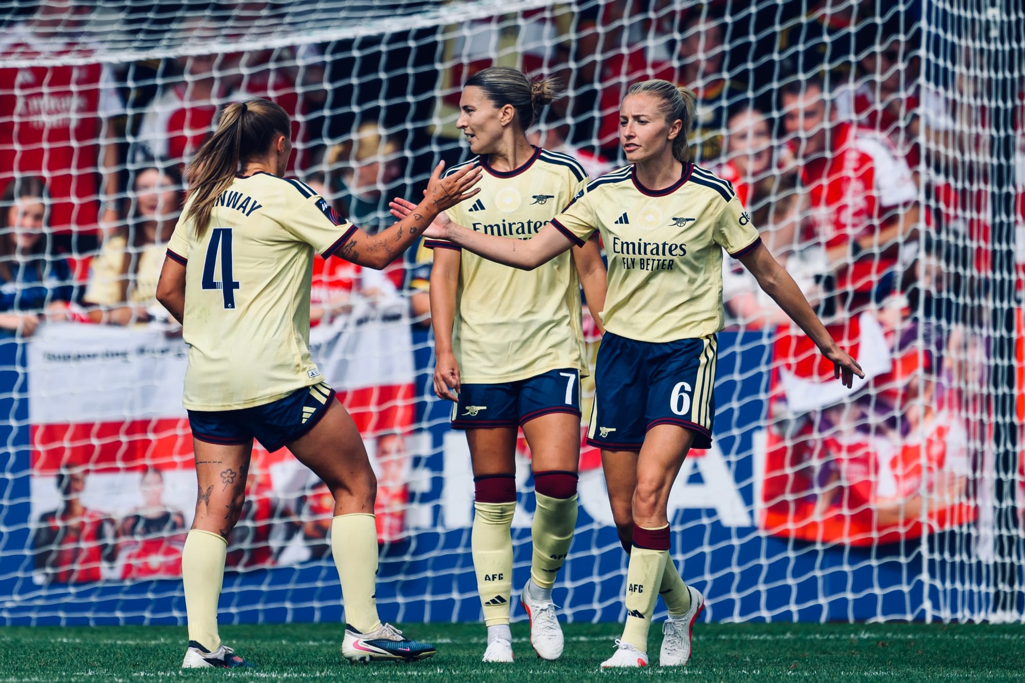 Georgia Stanway, Steph Catley & Leah Williamson Celebrate A Clean Sheet
