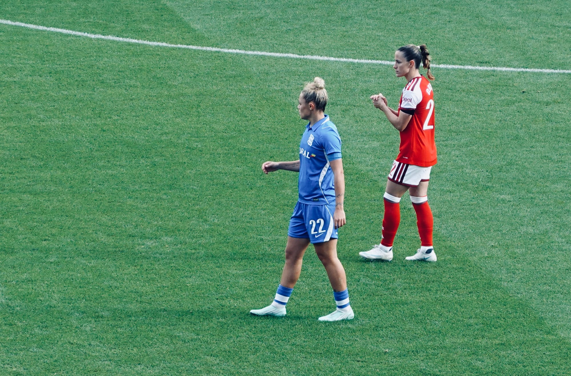 Arsenal Women's Ona Batlle and Birmingham City's Océane Hurtré : is it time to move Ona away from the left back position? | Photo by Roberto Revilla
