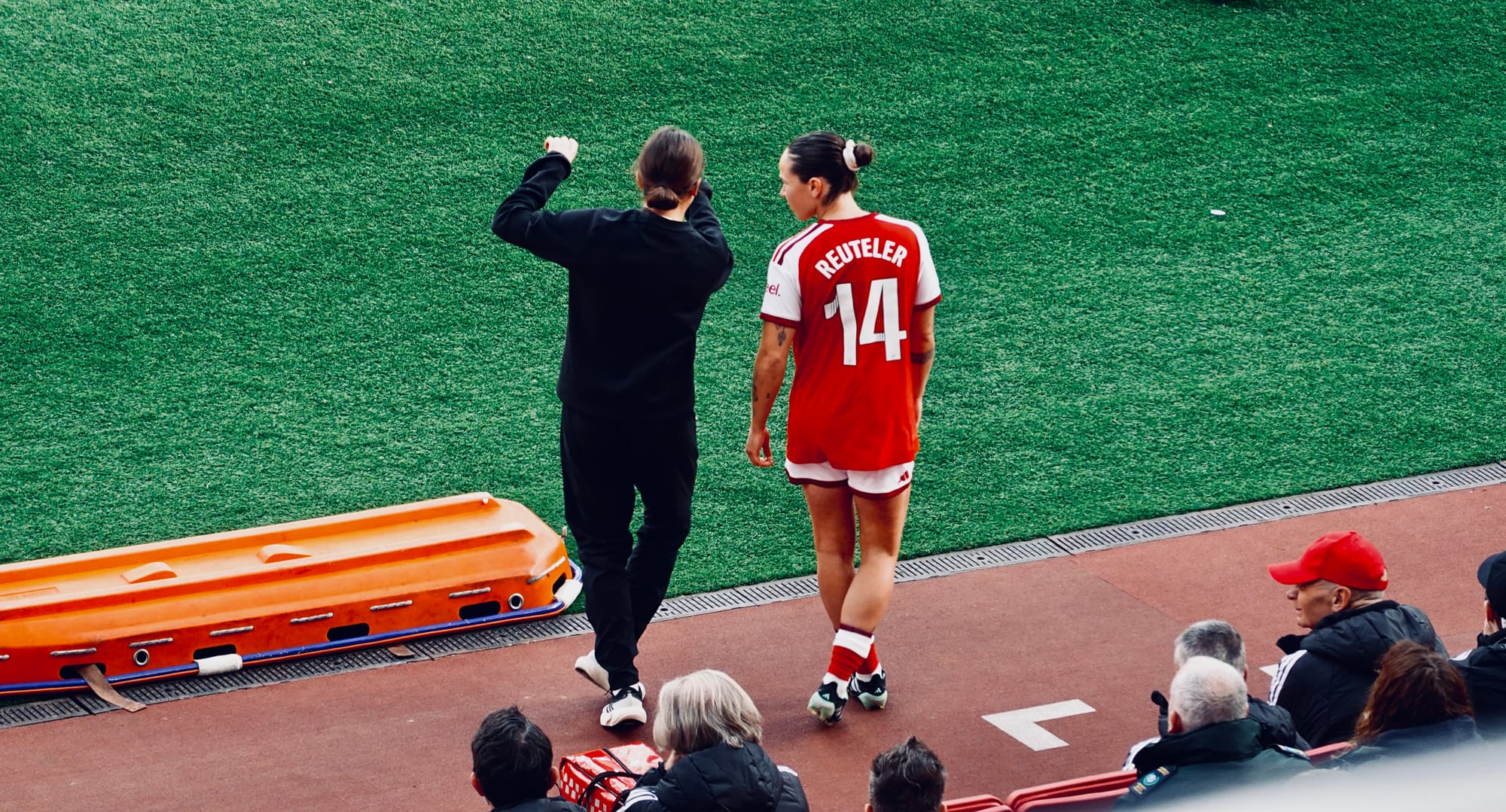 Renée Slegers instructs Géraldine Reuteler as she prepares to make her first competitive appearance for Arsenal Women at the Emirates Stadium | Photo by Roberto Revilla