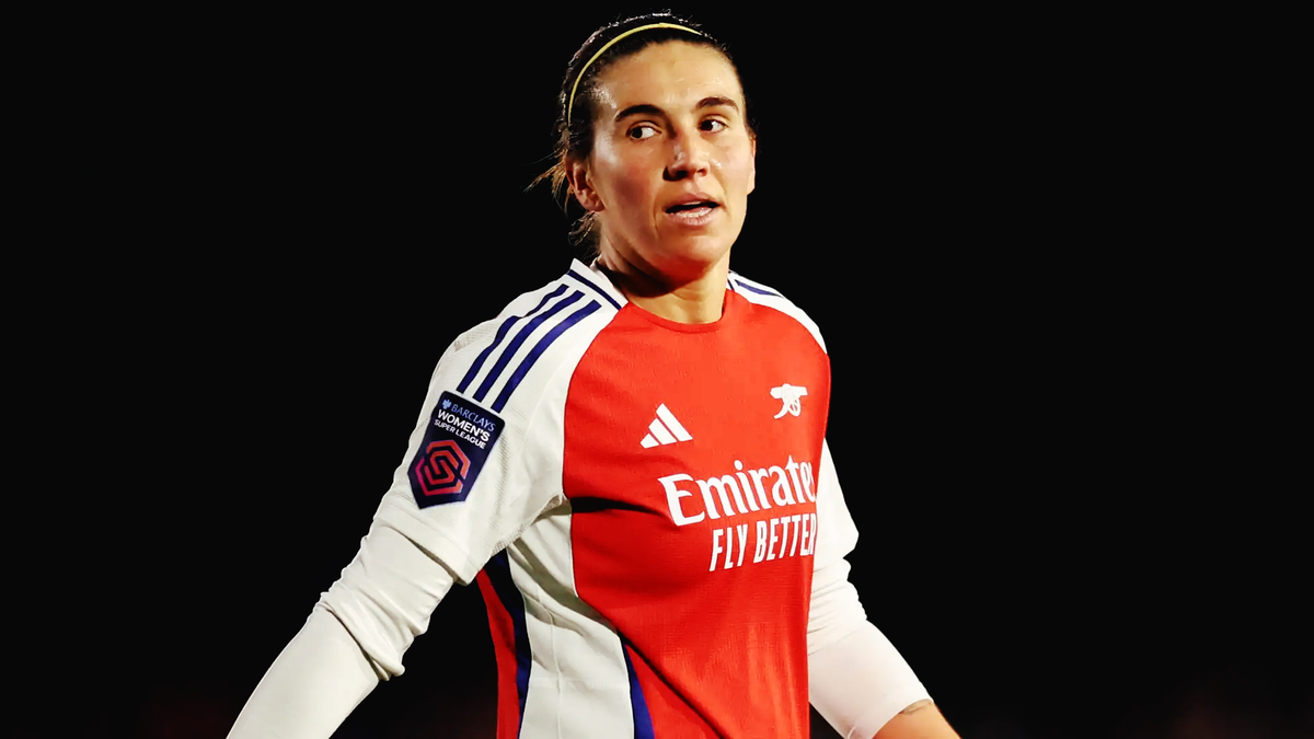 Mariona Caldentey of Arsenal Women, wears the red and white home shirt of Arsenal during a WSL match