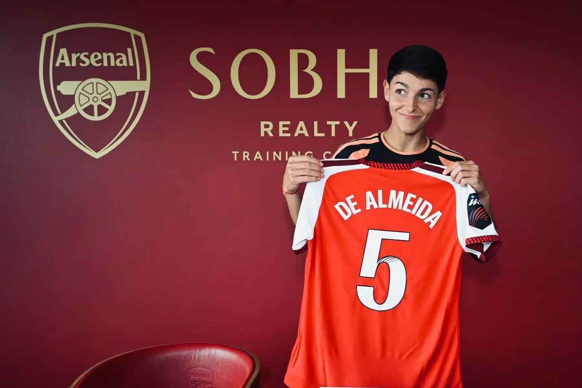 Élisa de Almeida will wear the number 5 shirt for Arsenal | 📸 arsenal.com