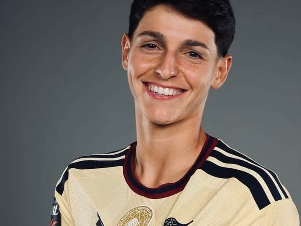 Élisa de Almeida after joining Arsenal Women, following online discussion about allegations concerning her political beliefs and social media activity.