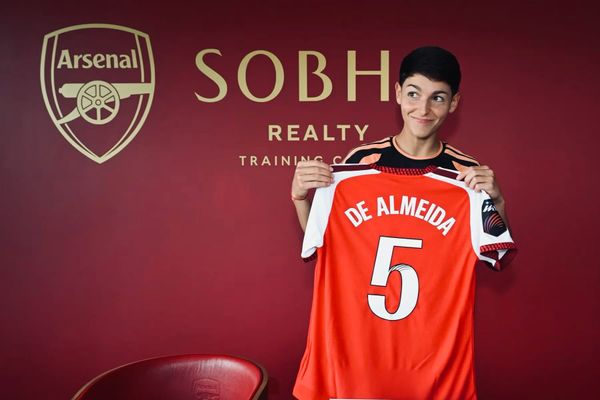 Élisa de Almeida will wear the number 5 shirt for Arsenal | 📸 arsenal.com