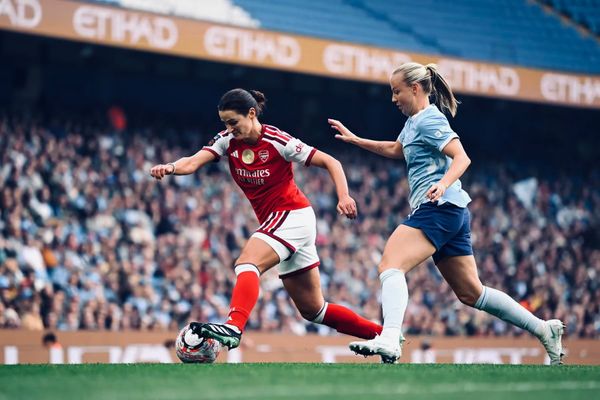 Arsenal Women’s Emily Fox fends off former team mate Beth Mead during their 4-2 loss to Manchester City | arsenal.com