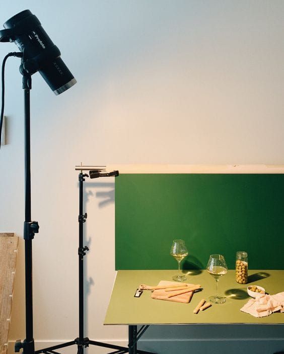 The Unbearable Lightness of Working as a Stylist: Composing Space, Composing Self