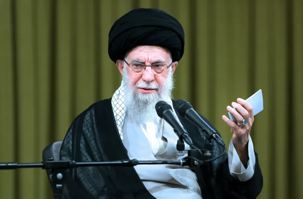 Iranian Security Forces Kill 36 as Government Clashes with Protesters at Grand Bazaar