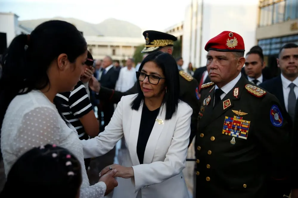 Cuban Security Forces & Medical Professionals Contracted in Caracas Go Home