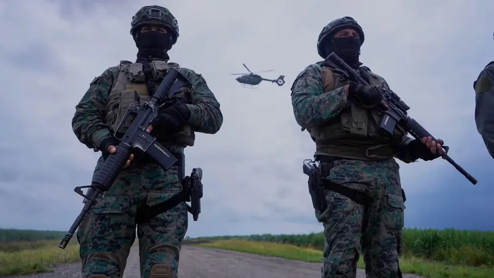 “They Are Bombing Us From Ecuador”: Petro Calls Trump to Prevent War as Colombia Deploys Troops to Border