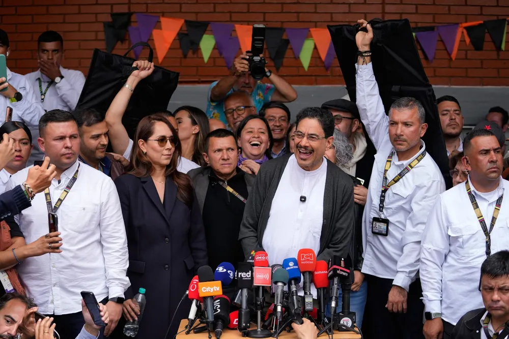 FARC Dissidents Bomb Colombian Police Station as Armed Groups’ Shadow Hangs Over June 21 Runoff