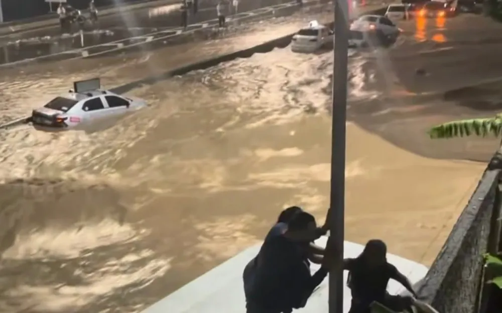 Floods Storm Caracas: Metro Station Drainage Collapses as Rains Return to Vulnerable Corridors
