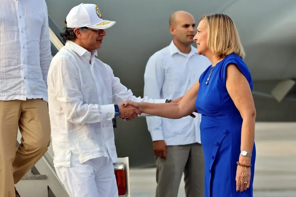 Reflections On The Petro Government as He Marks His Final Official Visit as President To Havana