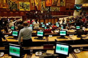 Ecuador Passes Law Criminalizing Gang Recruitment of Children as Correísmo Abstains