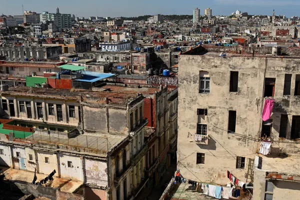 The White House Wages Tariff Hikes on Countries Supplying Oil to Cuba