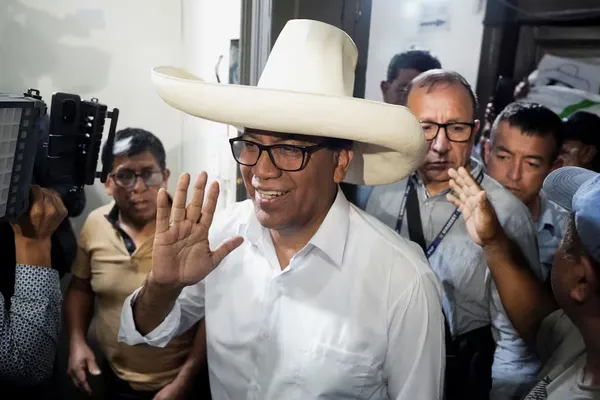 Sociedad Media Now: Peru Runoff Too Close to Call as Left-Wing Candidate Promises Pardon of Imprisoned Ex-President